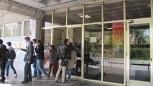 Los estudiantes salen de clase en la Facultad de Ciencias de la Información. Los estudiantes salen de clase en la Facultad de Ciencias de la Información.