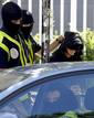 Agentes de la Polic&iacute;a Nacional conducen a Olatz Lasagabaster, uno de los detenidos en la localidad guipuzcoana de Usurbil como presunto miembro de ETA.