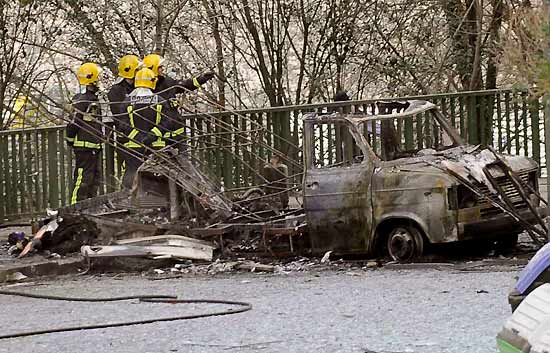 ETA pone un coche bomba en la sede de EITB en Bilbao
