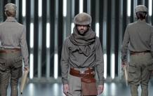 Varios modelos lucen sendas creaciones de Etxeberr&iacute;a en la &uacute;ltima sesi&oacute;n de la 53 edici&oacute;n de Cibeles Madrid Fashion Week, que hoy est&aacute; protagonizada por los j&oacute;venes dise&ntilde;adores reunidos en El Ego.