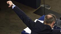 Ir al Video&nbsp;La Euroc&aacute;mara "rechaza" los presupuestos europeos y pide una cl&aacute;usula de revisi&oacute;n