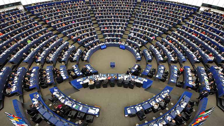 La Euroc&aacute;mara insta a suspender las ventajas arancelarias de Argentina en la UE por el caso YPF