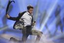 El representante de Lituania, Donny Montell, ha interpretado Love is blind