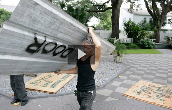 Evacuada Nueva Orleans ante la llegada de un hurac�n que suspende la presencia de Bush en la convenci�n republicana