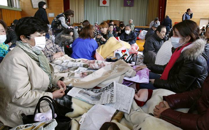 Evacuados de los alrededores de la planta nuclear de Fukushima