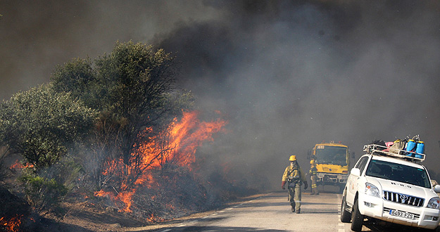 Evacuados los habitantes del municipio salmantino de La Bouza por un incendio originado en Portugal