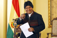 Bolivia's President Evo Morales gestures before a news conference at Government Palace in La Paz Bolivia's President Evo Morales gestures before a news conference at Government Palace in La Paz