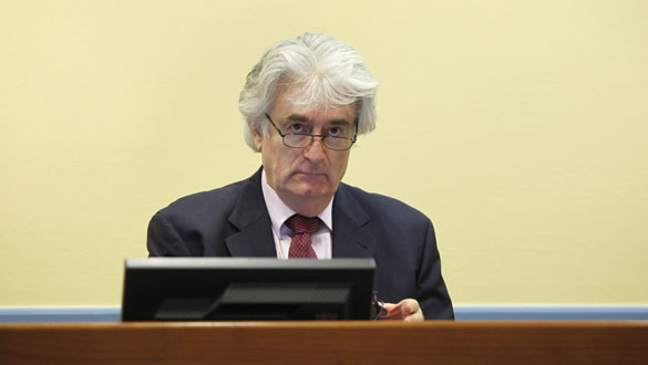 El ex l&iacute;der Karadzic en una de sus &uacute;ltimas esiones judiciales