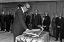 El ex presidente jura su cargo como presidente en el a&ntilde;o 1981 ante los Reyes