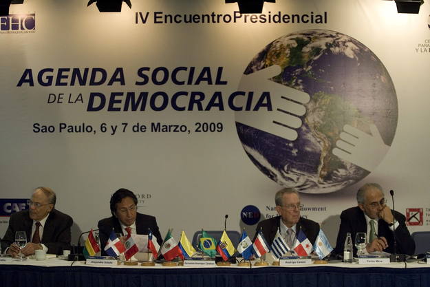 EX PRESIDENTES PROPONEN UN CONSENSO SOCIAL DE AMÉRICA LATINA EX PRESIDENTES PROPONEN UN CONSENSO SOCIAL DE AMÉRICA LATINA