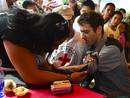 La Cruz Roja somete a un examen m&eacute;dico a Langlois.