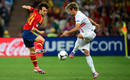Fabio Coentrao lucha con David Silva por el esf&eacute;rico