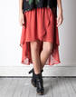 Falda color coral de capas de Pull&Bear (22,99&euro;)