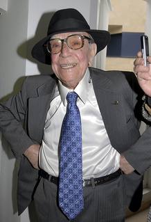 FALLECE EN LEÓN EL CENTENARIO ESCRITOR Y PERIODISTA VICTORIANO CRÉMER FALLECE EN LEÓN EL CENTENARIO ESCRITOR Y PERIODISTA VICTORIANO CRÉMER