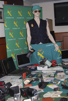 FALSOS POLIC&Iacute;AS