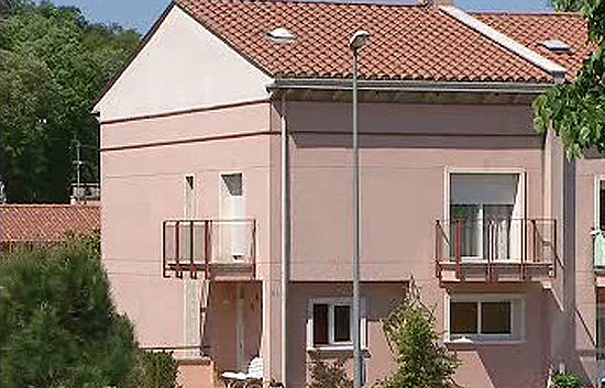 Una familia, aislada en Girona
