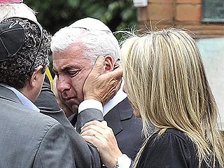 Ver v&iacute;deo  'Familia y amigos despiden a Amy Winehouse en una ceremonia &iacute;ntima'