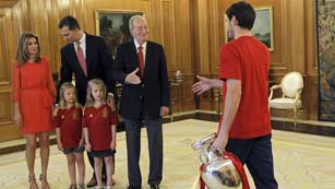 Ver v&iacute;deo  'La Familia Real recibe a la Roja en La Zarzuela'
