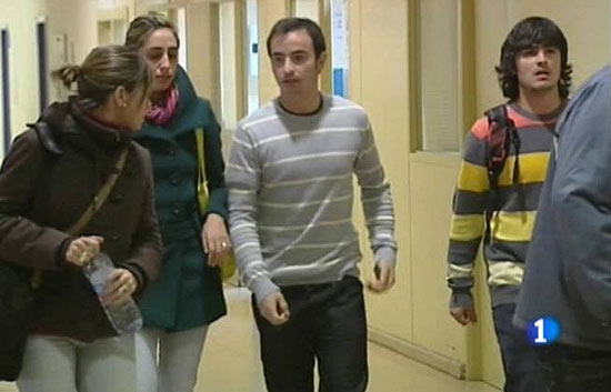 Ver v&iacute;deo  'La mujer y dos hijos de Crist&oacute;bal Guerreo se han desplazado al hospital de Chile donde est&aacute; ingresado el piloto, tras el grave accidente que sufri&oacute; con su moto.'