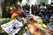 Flowers and other items are seen outside the Jackson family home in Encino Flowers and other items are seen outside the Jackson family home in Encino