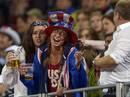 Fans de Estados Unidos animando a su equipo que enecabeza junto con China el medallero ol&iacute;mpico.