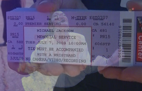 Los fans recogen las entradas para el homenaje a Michael Jackson en Los Angeles