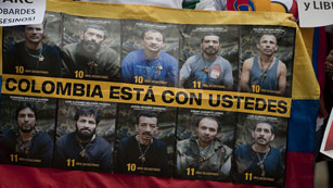 Ver v&iacute;deo  'Las FARC anuncian que proscriben la pr&aacute;ctica del secuestro y que liberar&aacute;n a diez rehenes'