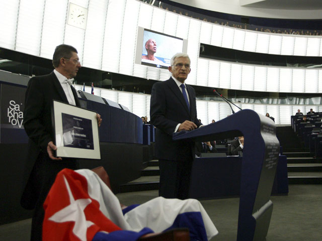 El disidente cubano Guillermo Fari&ntilde;as no ha podido recoger el premio Sajarov 