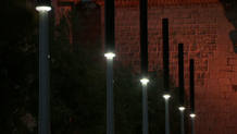 Farolas solares en el monasterio de Poblet
