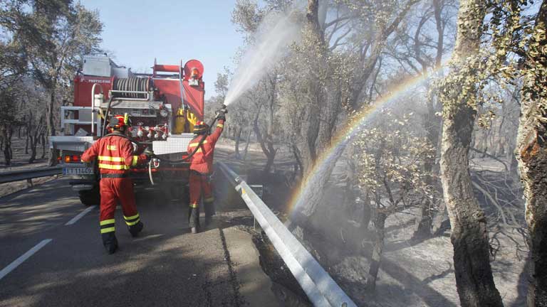El incendio de Girona est&aacute; en fase de control aunque no extinto