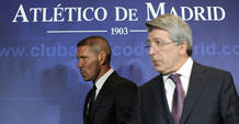 El presidente del Atl&eacute;tico, Enrique Cerezo, junto al entrenador Simeone.