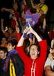 Los seguidores del FC Barcelona celebran, esta noche en Canaletas, la consecuci&oacute;n de la Liga de Campeones despu&eacute;s de ganar al Manchester United por 2-0 en la final jugada en el estadio Ol&iacute;mpico de Roma.
