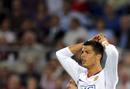 El delantero portugu&eacute;s del Manchester United Cristiano Ronaldo se lamenta tras fallar una ocasi&oacute;n contra el F.C.Barcelona.
