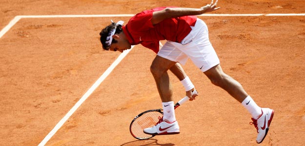 Federer durante un momento de la final ante Nadal, en Roland Garros 2011.