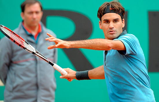 Federer suda m&aacute;s de lo previsto para ganar a Acasuso