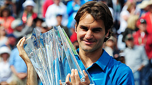 Ver v&iacute;deo  'Federer supera a Isner y se alza con su cuarta corona en Indian Wells'