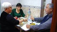 Feli y José Ignacio han acogido a Tatiana en su casa tras el desahucio Feli y José Ignacio han acogido a Tatiana en su casa tras el desahucio