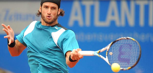 El tenista espa&ntilde;ol Feliciano L&oacute;pez le devuelve la bola al tenista alem&aacute;n Philipp Kohlschreiber