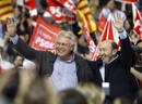 El expresidente del Gobierno Felipe Gonz&aacute;lez (i) y el candidato del PSOE para las elecciones generales del 20N, Alfredo P&eacute;rez Rubalcaba, en Zaragoza