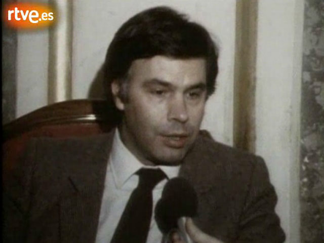Felipe Gonz&aacute;lez comenta su impresi&oacute;n cuando los golpistas del 23-F le sacaron del Congreso