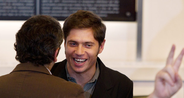 El viceministro de Economía de Argentina, Axel Kicillof, sonríe tras el anuncio de la presidenta. El viceministro de Economía de Argentina, Axel Kicillof, sonríe tras el anuncio de la presidenta.