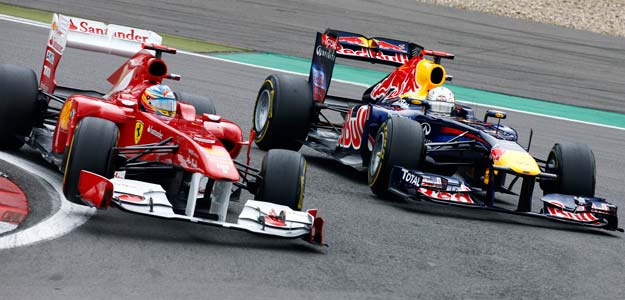 Fernando Alonso adelantó al Red Bull de Sebastian Vettel en las primeras vueltas del GP de Alemania. Fernando Alonso adelantó al Red Bull de Sebastian Vettel en las primeras vueltas del GP de Alemania.