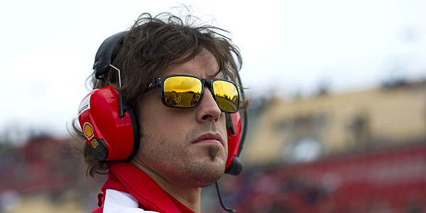 Fernando Alonso durante la tercera jornada de entrenamientos en Montmel&oacute;.