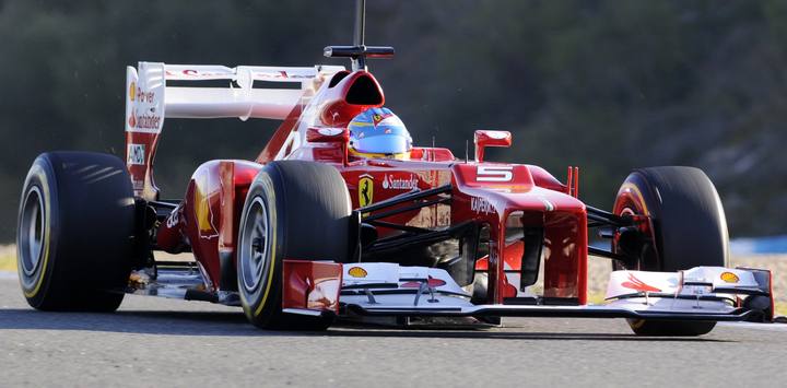 Fernando Alonso, en la sesi&oacute;n matinal de los terceros entrenamientos del circuito de Jerez.