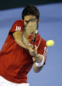 Fernando Verdasco tiene en su mano la tercera Ensaladera para Espa&ntilde;a.