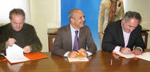 Firma del acuerdo con Ferran Adri&agrave;