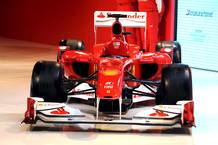 El nuevo monoplaza F10 de la escuder&iacute;a Ferrari, con el que esperan recuperar la gloria de hace no tantos a&ntilde;os.