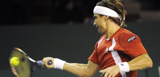 El espa&ntilde;ol David Ferrer devuelve la bola al ucraniano Alexandr Dolgopolov