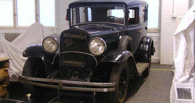 Auto modelo Fiat 522 del a&ntilde;o 1933 que fue confiscado por los nazis en 1938 y devuelto 70 a&ntilde;os despu&eacute;s que se exhibe en el MAK de Viena (03/12/08).