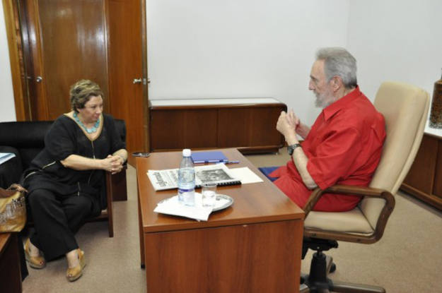 La directora del diario mexicano 'La Jornada', Camen Lira, durante su entrevista con Fidel Castro. La directora del diario mexicano 'La Jornada', Camen Lira, durante su entrevista con Fidel Castro.